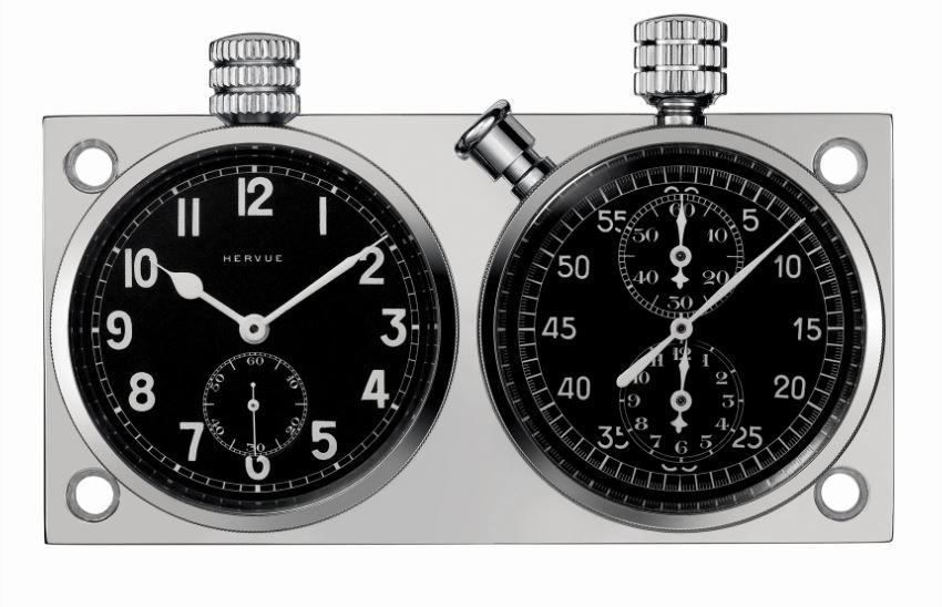 i due segnatempo, Heuer Autavia e Hervue, collocati su una piastra di acciaio 