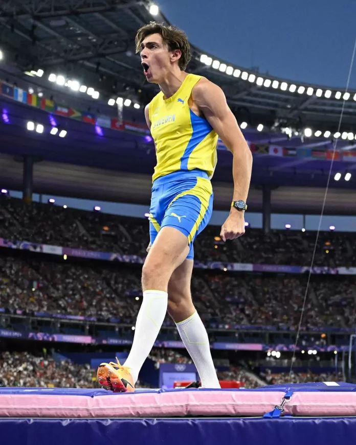 l'atleta Armand Duplantis con al polso il nuovo omega seamaster aqua terra 150 m ultra light