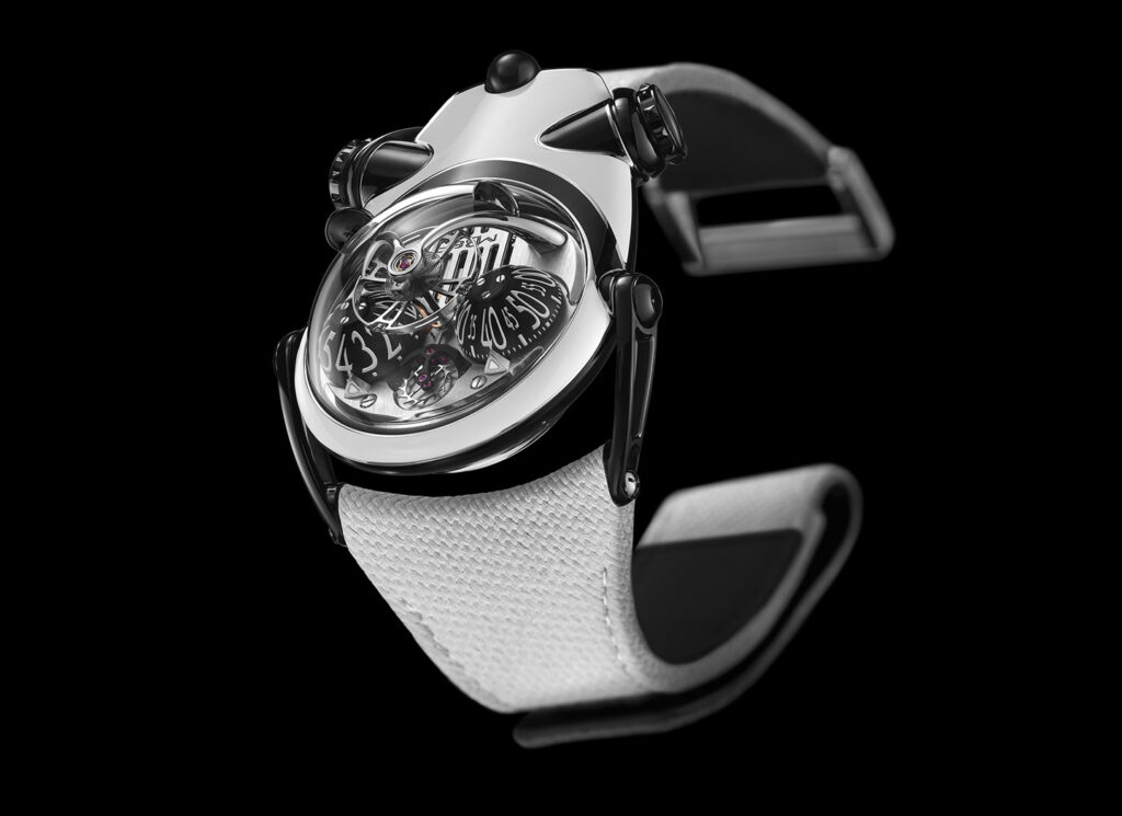 MB&F HM10 Panda, un orologio da polso a forma di panda.