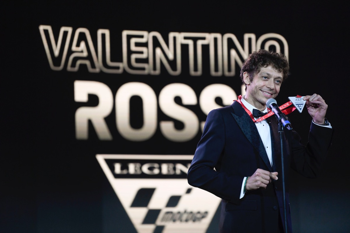Valentino Rossi Orologio VR46 Sun And Moon, Cronografo Unisex Con Cinturino In Silicone Nero E Cassa Metallica 44,5 Mm