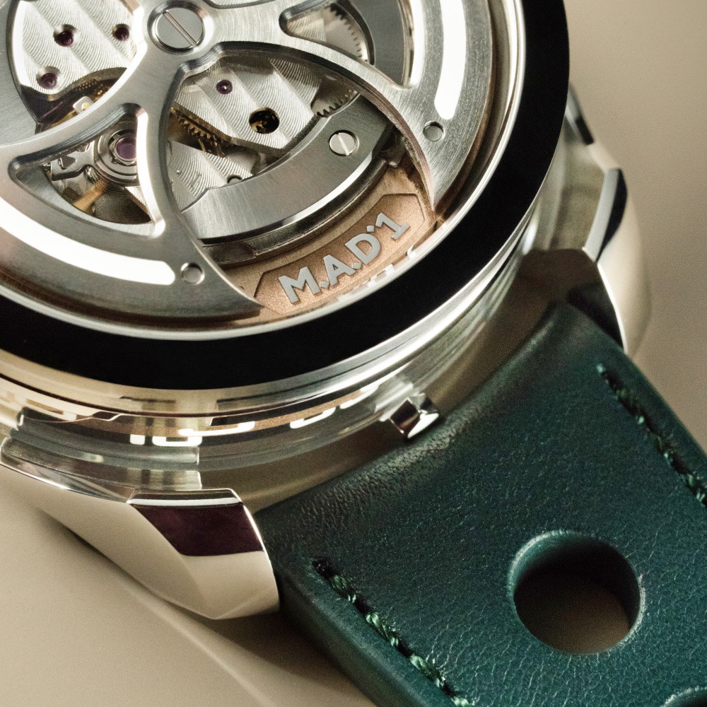 focus on side of the case and strap of the M.A.D. 1 GMT Milano Edition