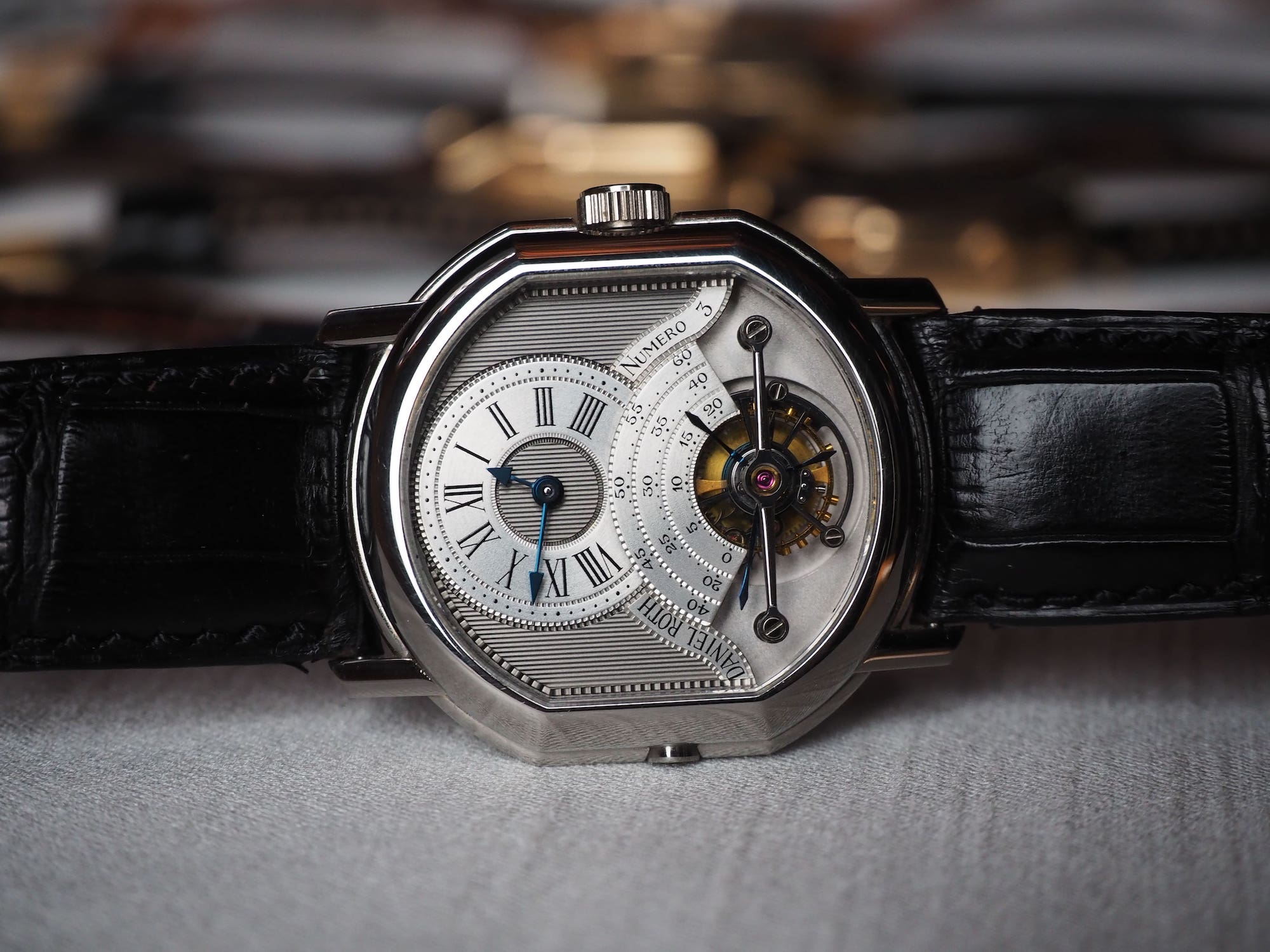 Oe watch online tourbillon