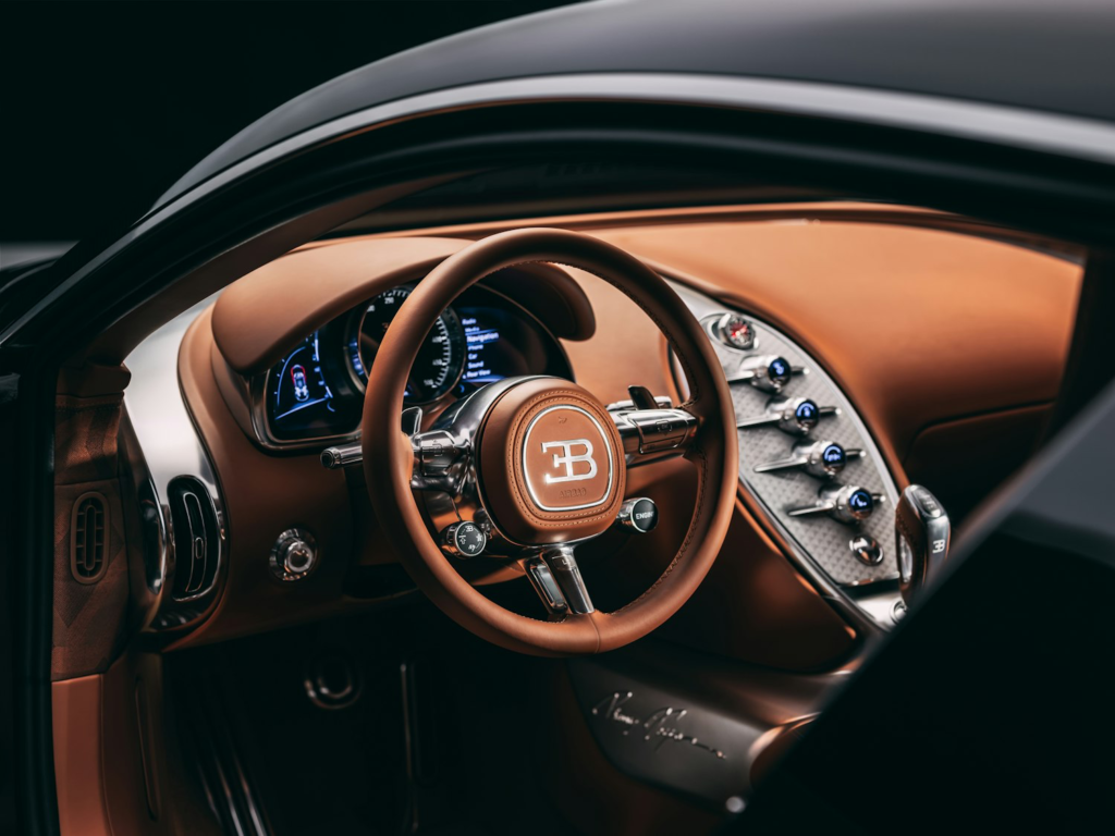 Il Royal Oak Tourbillon nella console centrale della nuova Bugatti F.K.P. Hommage