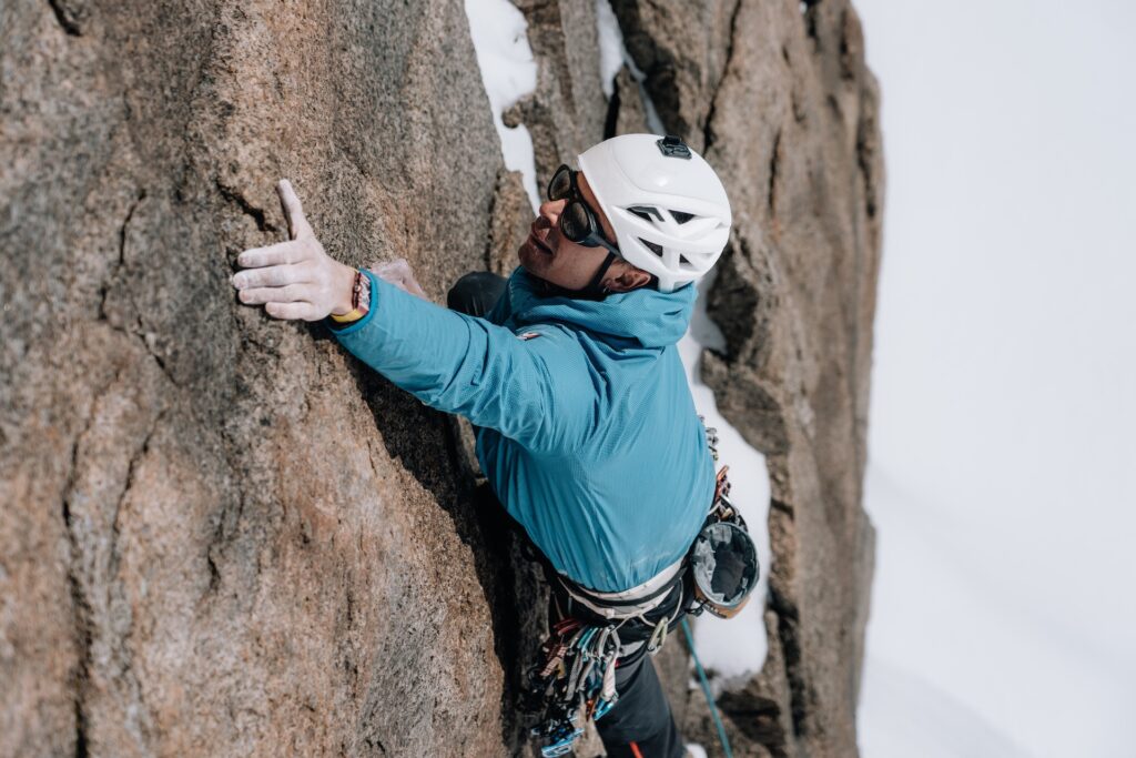 Charles Dubouloz con Richard Mille RM 67-02 durante una scalata estrema nel massiccio del Monte Bianco