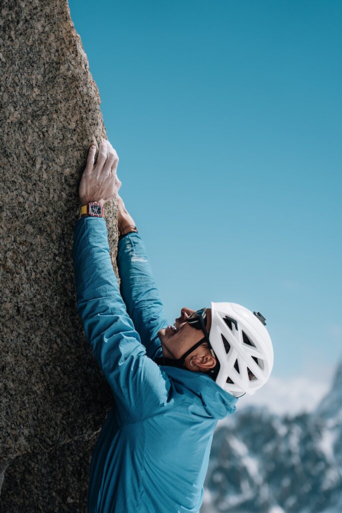 Charles Dubouloz con Richard Mille RM 67-02 durante una scalata estrema nel massiccio del Monte Bianco