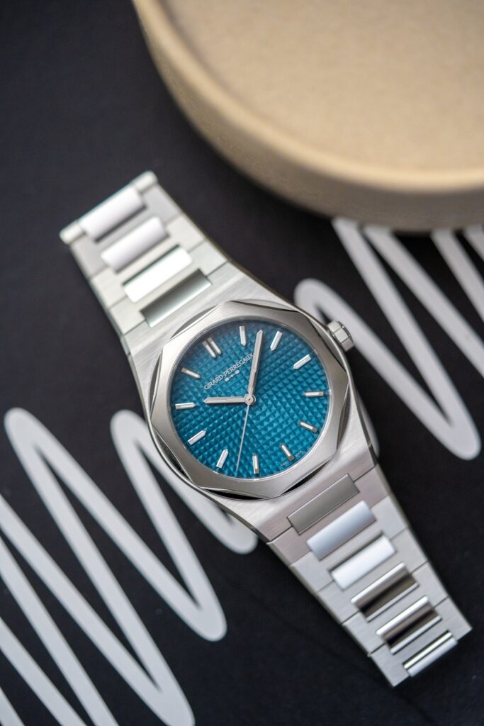 36 or 39 mm? The new Girard-Perregaux Laureato Fifty already divides enthusiasts