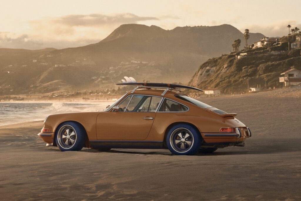 Louis Vuitton x Singer: l’Art of Travel viaggia su una Porsche 911