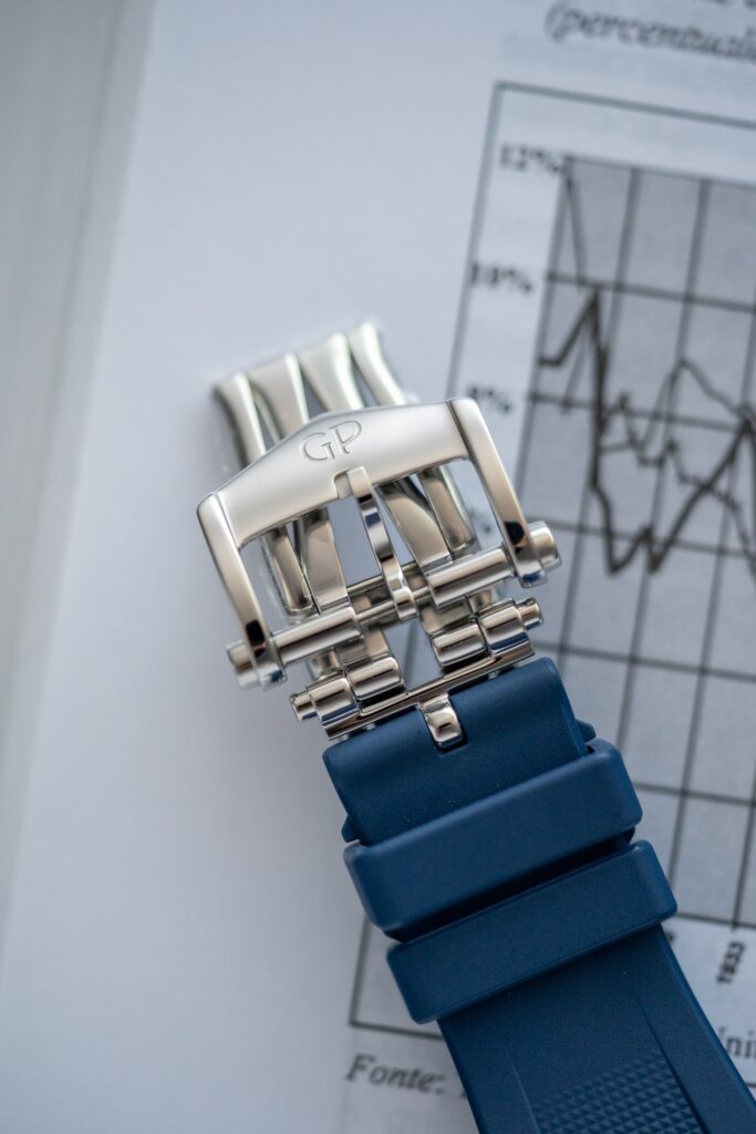   Girard-Perregaux Presents the Laureato Chronograph "Azzurro" at Milan Watch Week  