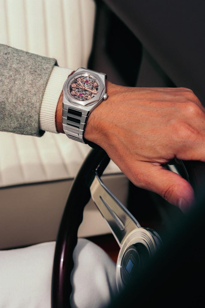 Girard-Perregaux Laureato Fifty Three Gold Bridges indossato al polso con bracciale integrato in acciaio