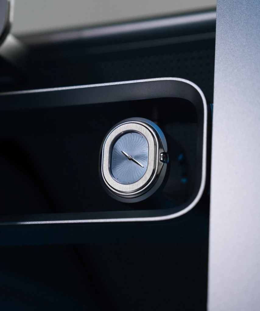 Peugeot x Serica RCZ Vision, orologio Serica integrato nel cruscotto della concept car