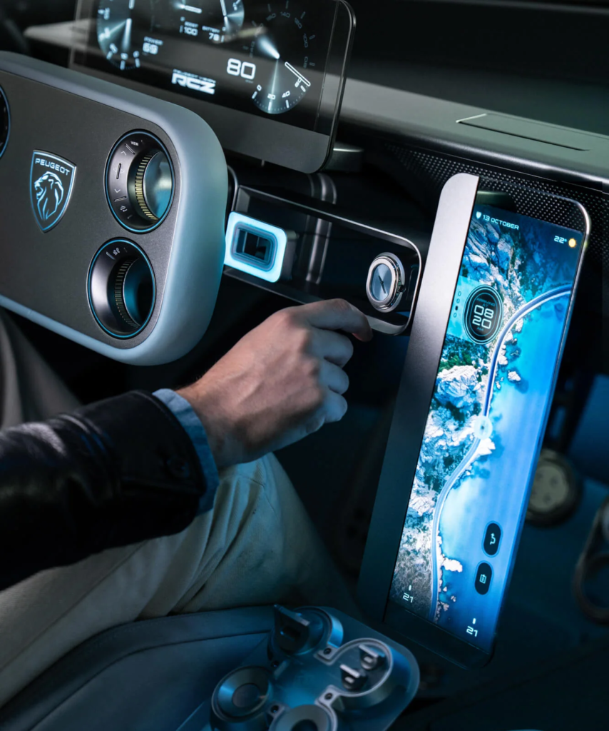 Peugeot x Serica RCZ Vision, orologio Serica integrato nel cruscotto della concept car